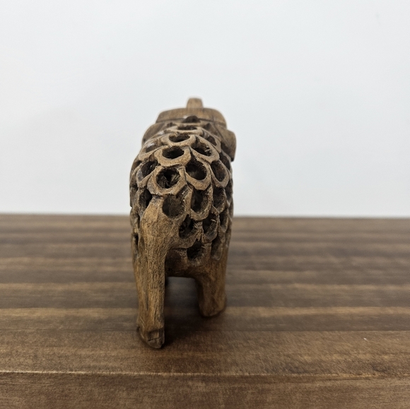 Hand Carved hollow Elephant figurine with baby - Picture 4 of 8